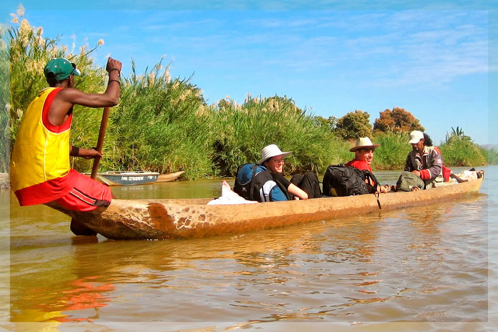 Tsiribihina river trip - West of Madagascar - dugout canoe - adventure - camping